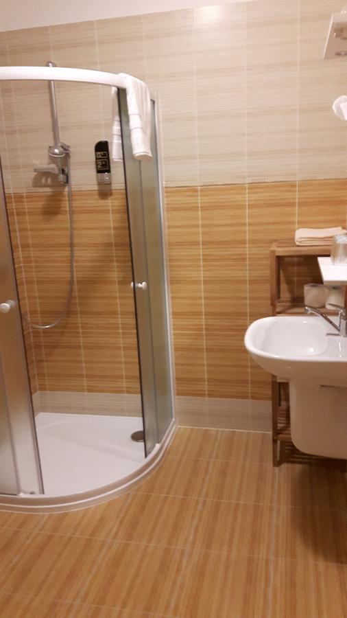 Chata U Tri Sluk โมดราวา ภายนอก รูปภาพ